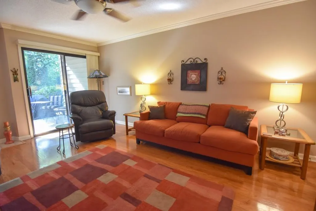 707 Garden Court, Sandy Springs, Georgia 30328, 2 Bedrooms Bedrooms, ,2 BathroomsBathrooms,Residential,Sold,707 Garden Court,6613029