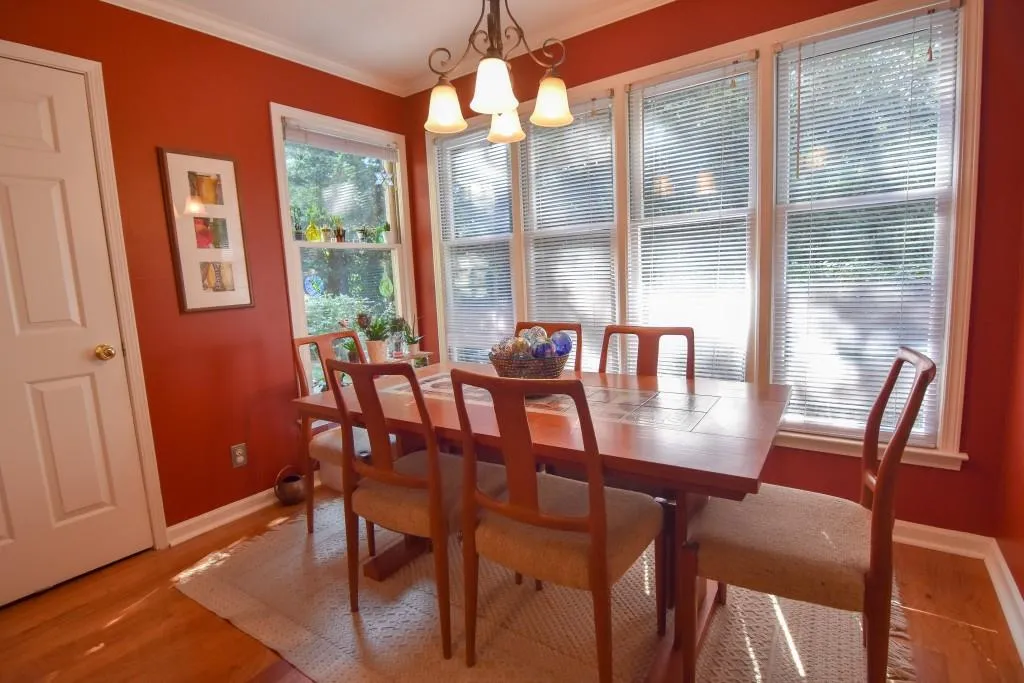 707 Garden Court, Sandy Springs, Georgia 30328, 2 Bedrooms Bedrooms, ,2 BathroomsBathrooms,Residential,Sold,707 Garden Court,6613029