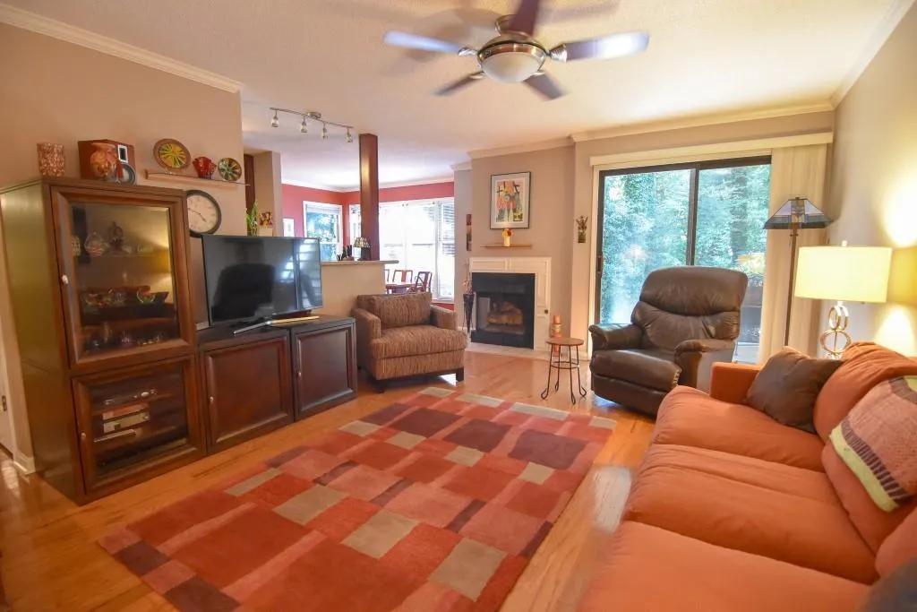 707 Garden Court, Sandy Springs, Georgia 30328, 2 Bedrooms Bedrooms, ,2 BathroomsBathrooms,Residential,Sold,707 Garden Court,6613029