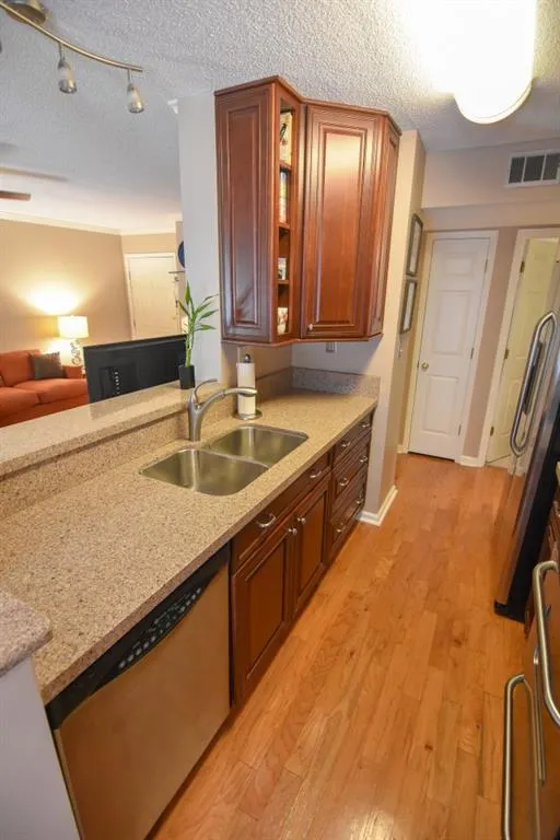 707 Garden Court, Sandy Springs, Georgia 30328, 2 Bedrooms Bedrooms, ,2 BathroomsBathrooms,Residential,Sold,707 Garden Court,6613029