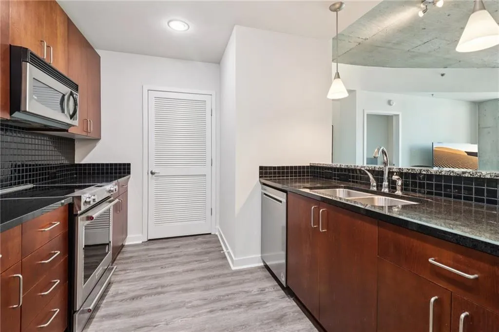 250 Pharr Road Ne Unit 1905, Atlanta, Georgia 30305, 2 Bedrooms Bedrooms, 0 ,2 BathroomsBathrooms,Residential,For Sale,250 Pharr Road Ne Unit 1905,7749016