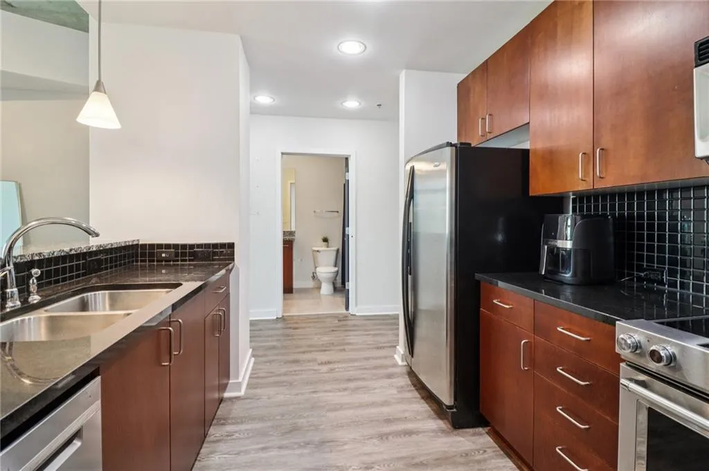 250 Pharr Road Ne Unit 1905, Atlanta, Georgia 30305, 2 Bedrooms Bedrooms, 0 ,2 BathroomsBathrooms,Residential,For Sale,250 Pharr Road Ne Unit 1905,7749016