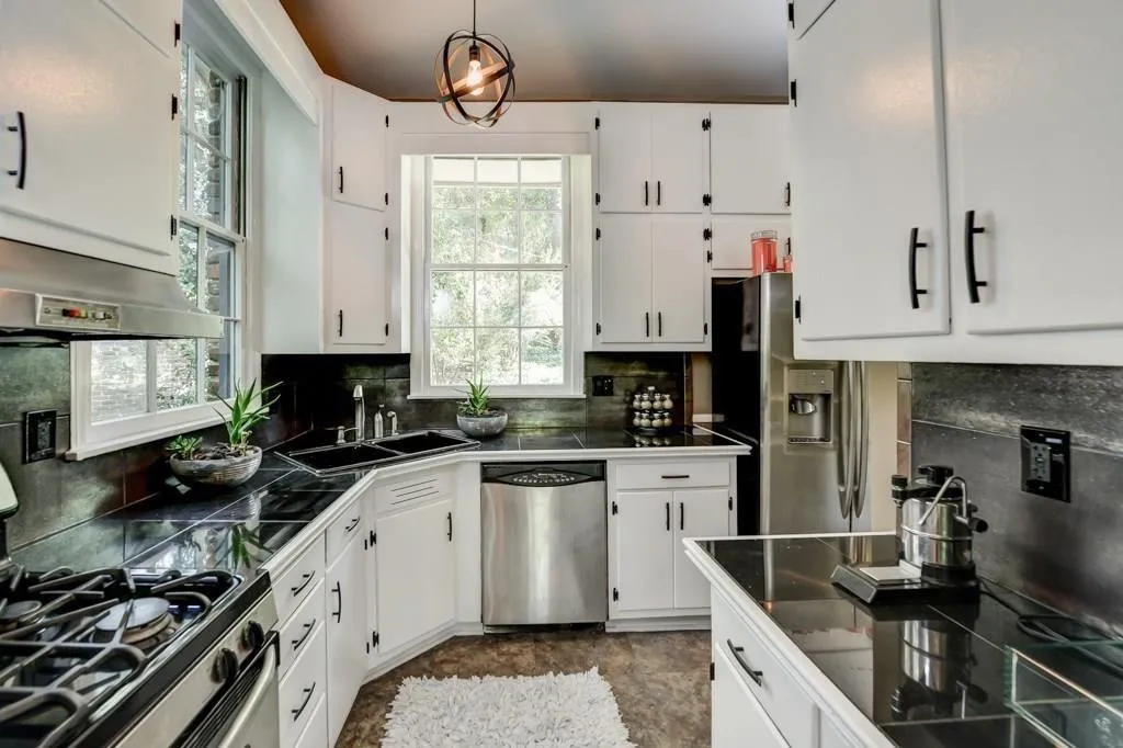 4640 Canyon Creek Trail, Atlanta, Georgia 30342, 4 Bedrooms Bedrooms, ,3 BathroomsBathrooms,Residential,Sold,4640 Canyon Creek Trail,5902347