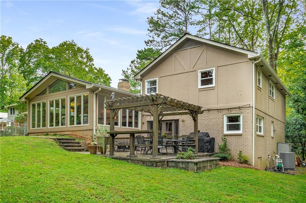 7290 Hunters Branch Drive, Sandy Springs, Georgia 30328, 5 Bedrooms Bedrooms, ,3 BathroomsBathrooms,Residential,Sold,7290 Hunters Branch Drive,7278364
