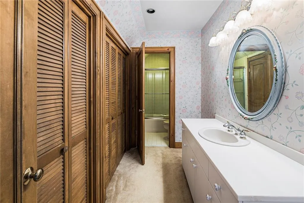 100 Wilderbluff Court, Sandy Springs, Georgia 30328, 4 Bedrooms Bedrooms, ,5 BathroomsBathrooms,Residential,Sold,100 Wilderbluff Court,7204134