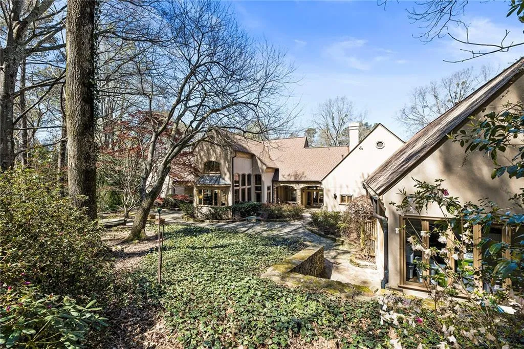 100 Wilderbluff Court, Sandy Springs, Georgia 30328, 4 Bedrooms Bedrooms, ,5 BathroomsBathrooms,Residential,Sold,100 Wilderbluff Court,7204134