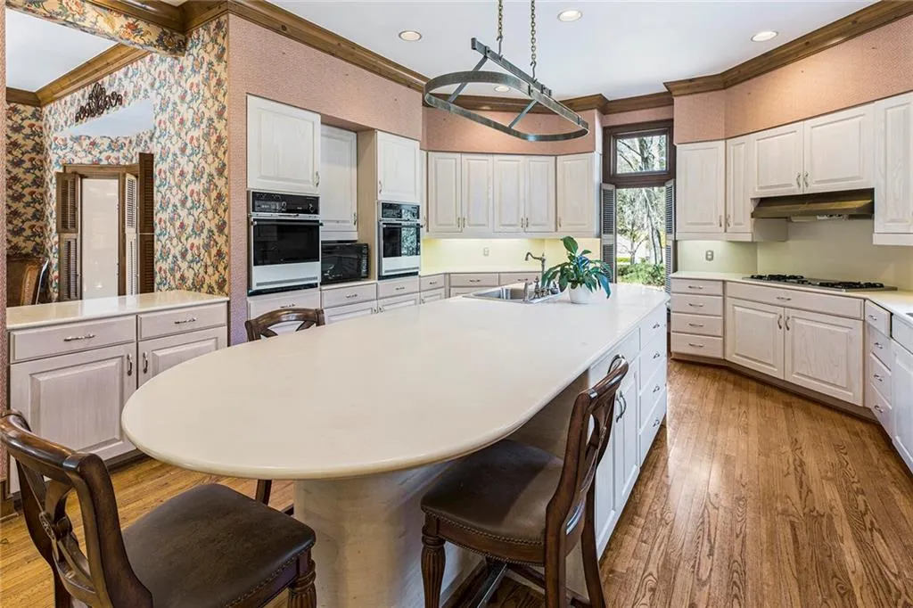 100 Wilderbluff Court, Sandy Springs, Georgia 30328, 4 Bedrooms Bedrooms, ,5 BathroomsBathrooms,Residential,Sold,100 Wilderbluff Court,7204134