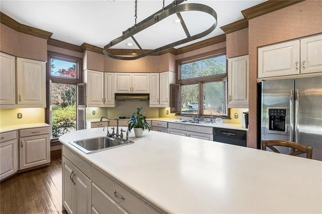 100 Wilderbluff Court, Sandy Springs, Georgia 30328, 4 Bedrooms Bedrooms, ,5 BathroomsBathrooms,Residential,Sold,100 Wilderbluff Court,7204134