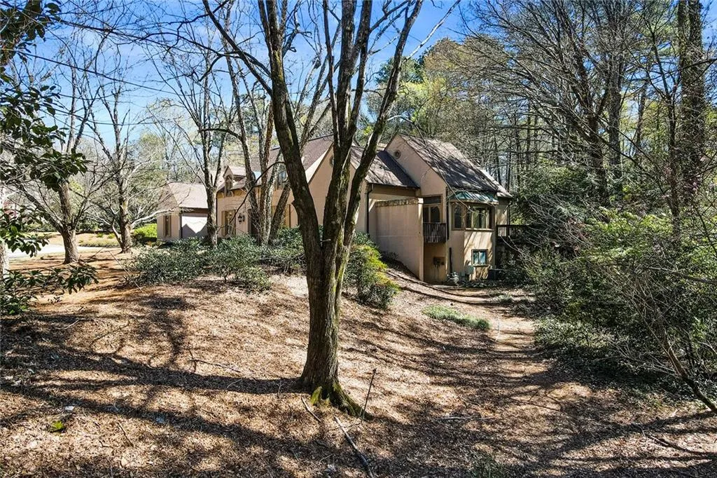 100 Wilderbluff Court, Sandy Springs, Georgia 30328, 4 Bedrooms Bedrooms, ,5 BathroomsBathrooms,Residential,Sold,100 Wilderbluff Court,7204134