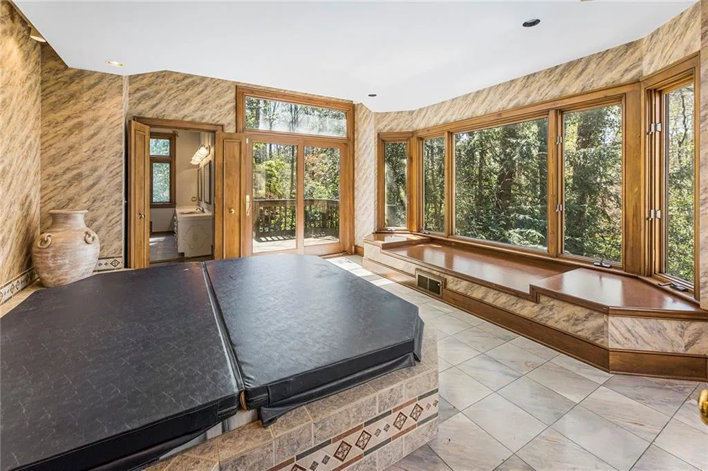 100 Wilderbluff Court, Sandy Springs, Georgia 30328, 4 Bedrooms Bedrooms, ,5 BathroomsBathrooms,Residential,Sold,100 Wilderbluff Court,7204134