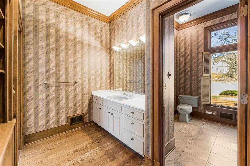 100 Wilderbluff Court, Sandy Springs, Georgia 30328, 4 Bedrooms Bedrooms, ,5 BathroomsBathrooms,Residential,Sold,100 Wilderbluff Court,7204134