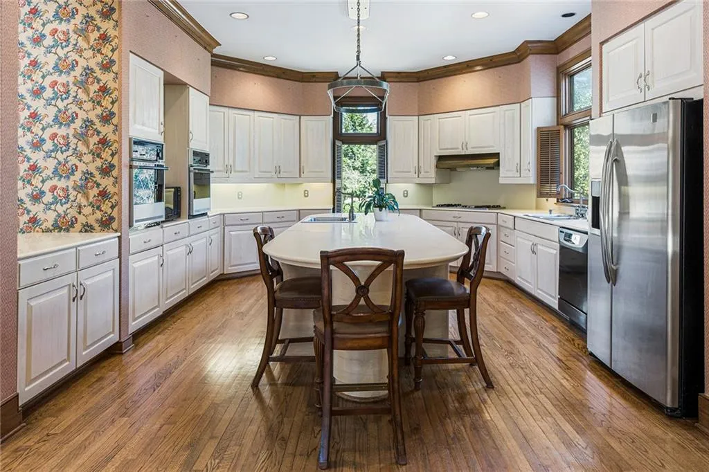 100 Wilderbluff Court, Sandy Springs, Georgia 30328, 4 Bedrooms Bedrooms, ,5 BathroomsBathrooms,Residential,Sold,100 Wilderbluff Court,7204134