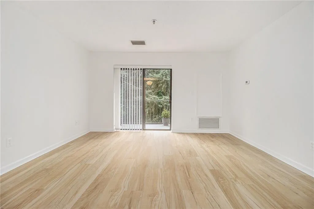 300 Johnson Ferry Road Ne Unit A203, Sandy Springs, Georgia 30328, 2 Bedrooms Bedrooms, ,2 BathroomsBathrooms,Residential,For Sale,300 Johnson Ferry Road Ne Unit A203,7626490