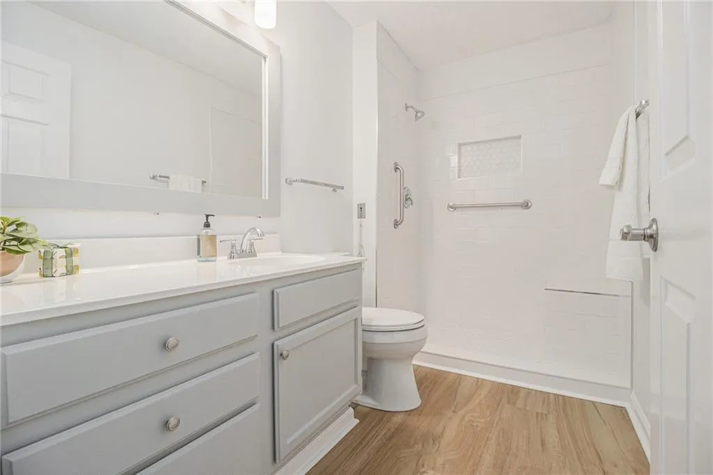 300 Johnson Ferry Road Ne Unit A203, Sandy Springs, Georgia 30328, 2 Bedrooms Bedrooms, ,2 BathroomsBathrooms,Residential,For Sale,300 Johnson Ferry Road Ne Unit A203,7626490