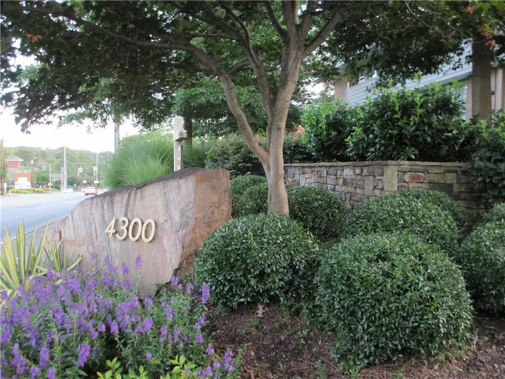 4300 Roswell Road Ne Unit 4319, Atlanta, Georgia 30342, 2 Bedrooms Bedrooms, ,2 BathroomsBathrooms,Residential,Sold,4300 Roswell Road Ne Unit 4319,5717923