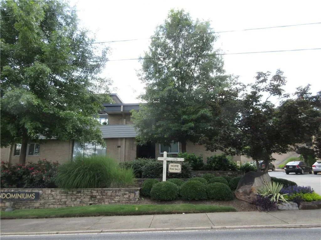 4300 Roswell Road Ne Unit 4319, Atlanta, Georgia 30342, 2 Bedrooms Bedrooms, ,2 BathroomsBathrooms,Residential,Sold,4300 Roswell Road Ne Unit 4319,5717923