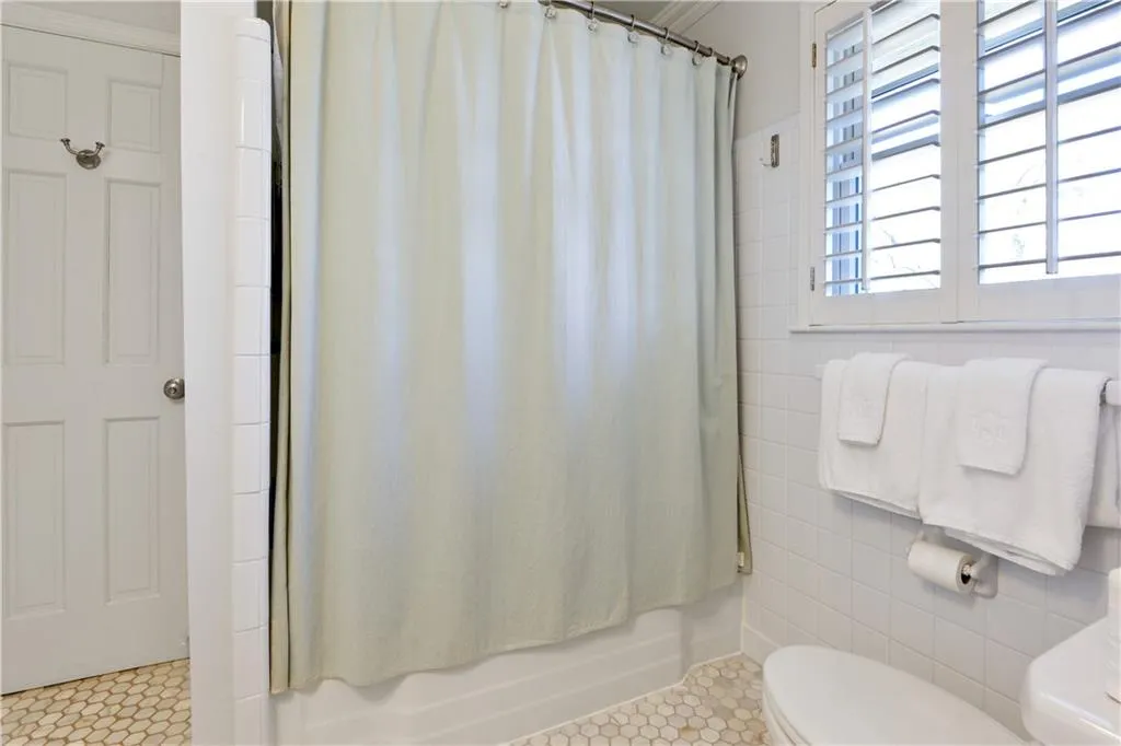 70 Landsdowne, Atlanta, Georgia 30328, 4 Bedrooms Bedrooms, ,3 BathroomsBathrooms,Residential,Sold,70 Landsdowne,6852066
