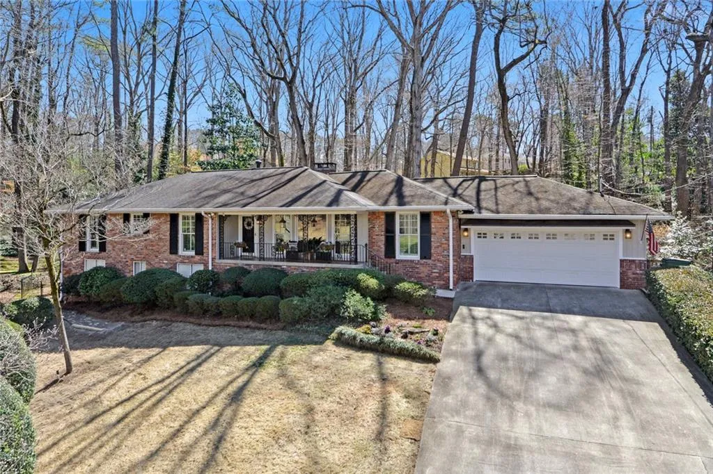 70 Landsdowne, Atlanta, Georgia 30328, 4 Bedrooms Bedrooms, ,3 BathroomsBathrooms,Residential,Sold,70 Landsdowne,6852066