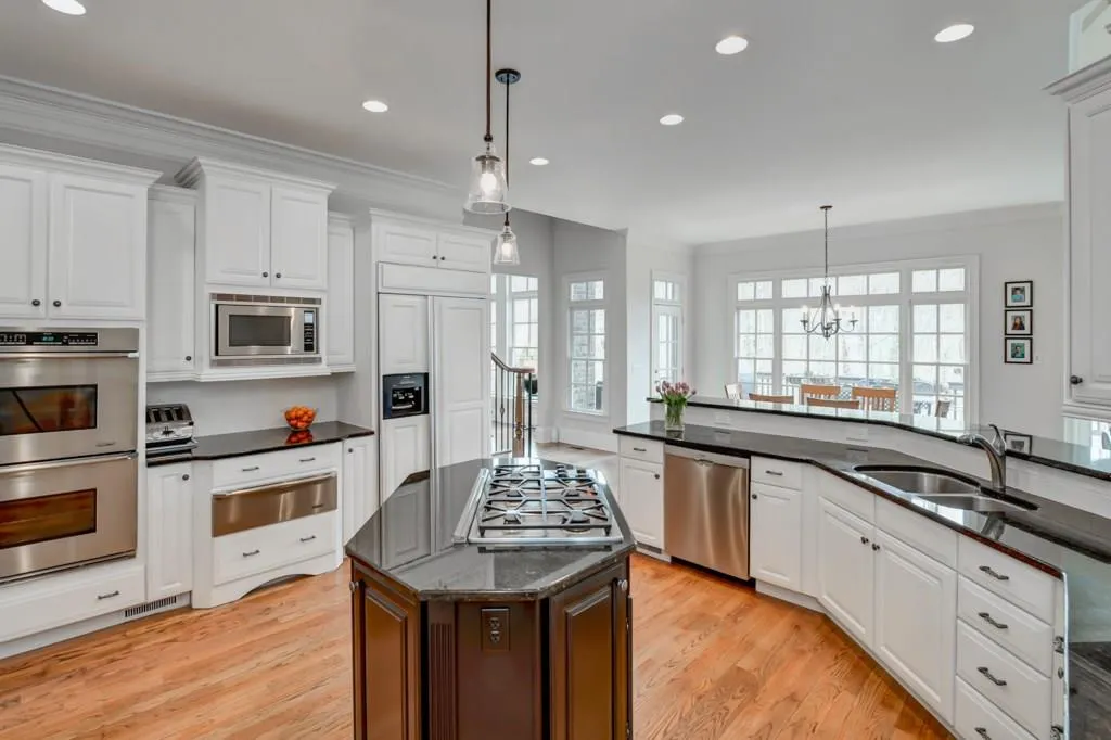 635 Colebrook Court Nw, Atlanta, Georgia 30327, 6 Bedrooms Bedrooms, ,6 BathroomsBathrooms,Residential,Sold,635 Colebrook Court Nw,5988825