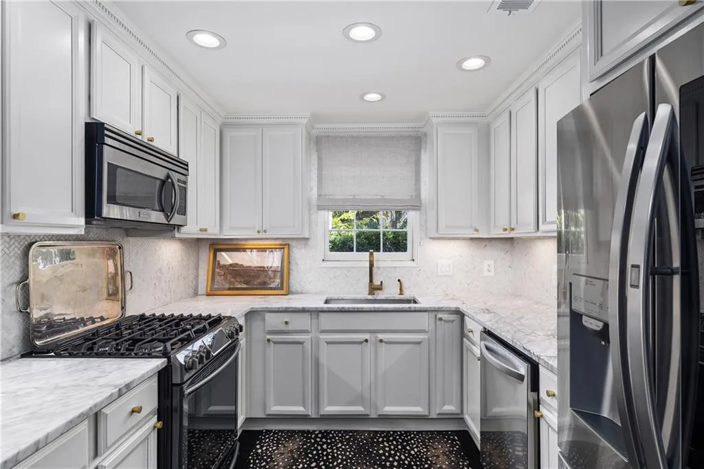 3050 Margaret Mitchell Drive Nw Unit 19, Atlanta, Georgia 30327, 3 Bedrooms Bedrooms, ,3 BathroomsBathrooms,Residential,For Sale,3050 Margaret Mitchell Drive Nw Unit 19,7657048