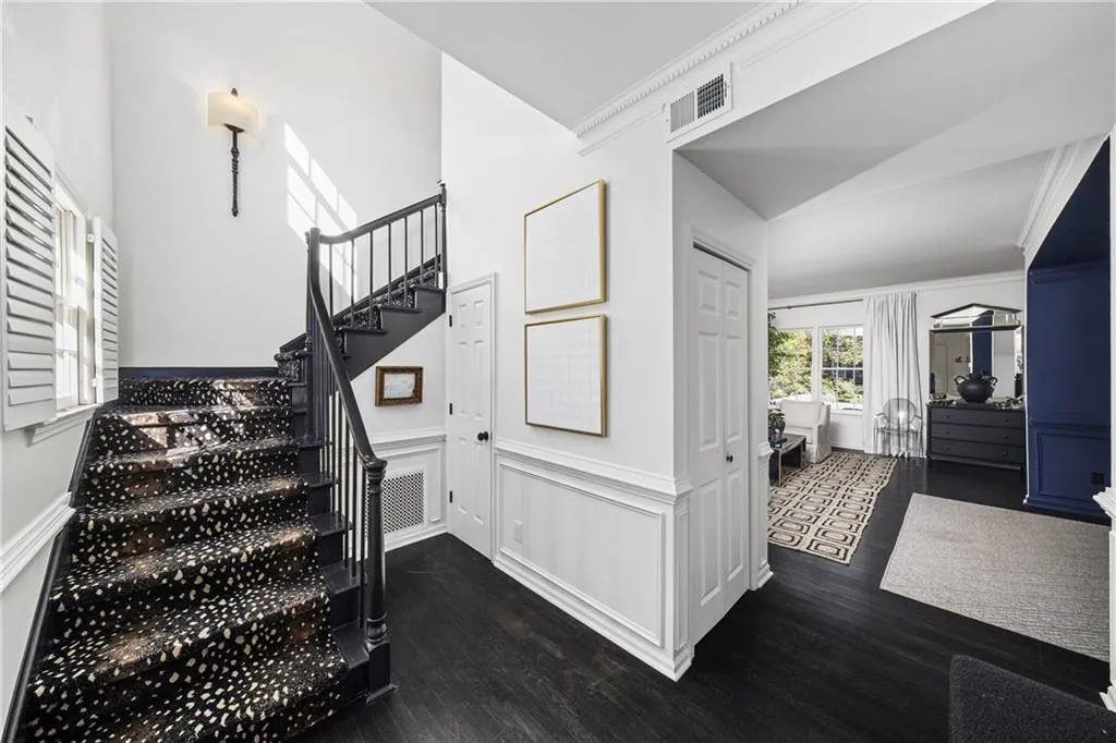 3050 Margaret Mitchell Drive Nw Unit 19, Atlanta, Georgia 30327, 3 Bedrooms Bedrooms, ,3 BathroomsBathrooms,Residential,For Sale,3050 Margaret Mitchell Drive Nw Unit 19,7657048