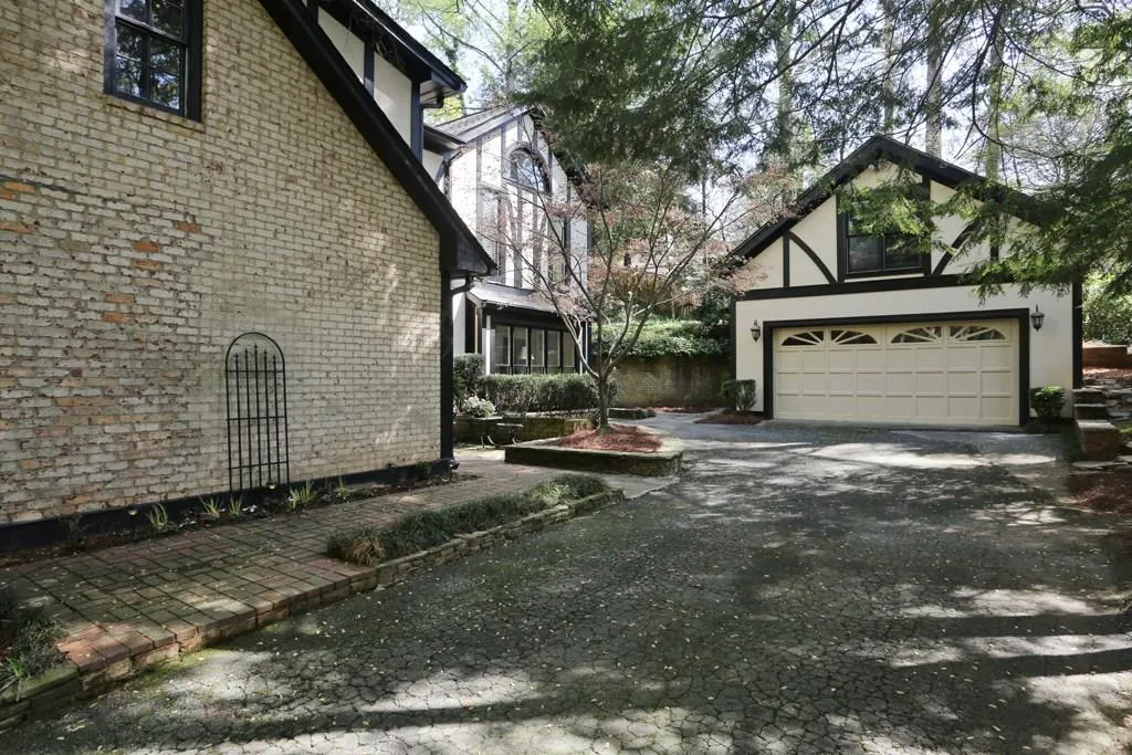 4765 Lafayette Avenue Nw, Atlanta, Georgia 30327, 5 Bedrooms Bedrooms, ,3 BathroomsBathrooms,Residential,Sold,4765 Lafayette Avenue Nw,5666948