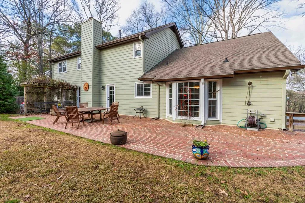 300 Stone Mill Trail Ne, Atlanta, Georgia 30328, 5 Bedrooms Bedrooms, ,3 BathroomsBathrooms,Residential,Sold,300 Stone Mill Trail Ne,6828267