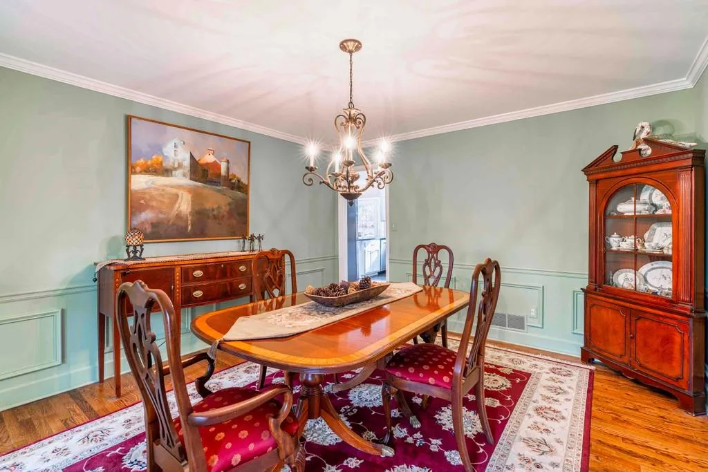 300 Stone Mill Trail Ne, Atlanta, Georgia 30328, 5 Bedrooms Bedrooms, ,3 BathroomsBathrooms,Residential,Sold,300 Stone Mill Trail Ne,6828267