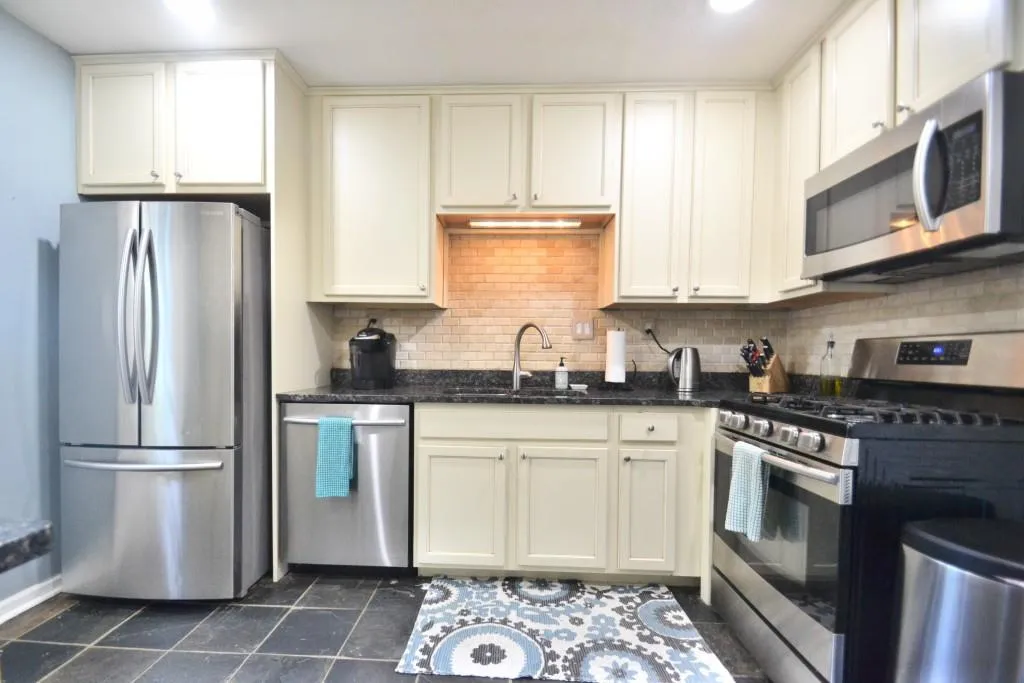 6 Bassett Hall Place Nw Unit 6, Atlanta, Georgia 30318, 2 Bedrooms Bedrooms, ,2 BathroomsBathrooms,Residential,Sold,6 Bassett Hall Place Nw Unit 6,5873868