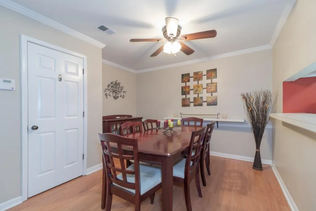 206 Barrington Hills Drive Unit 206, Sandy Springs, Georgia 30350, 3 Bedrooms Bedrooms, ,2 BathroomsBathrooms,Residential,Sold,206 Barrington Hills Drive Unit 206,6019889