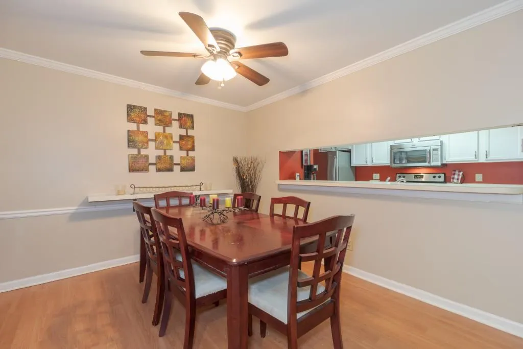 206 Barrington Hills Drive Unit 206, Sandy Springs, Georgia 30350, 3 Bedrooms Bedrooms, ,2 BathroomsBathrooms,Residential,Sold,206 Barrington Hills Drive Unit 206,6019889