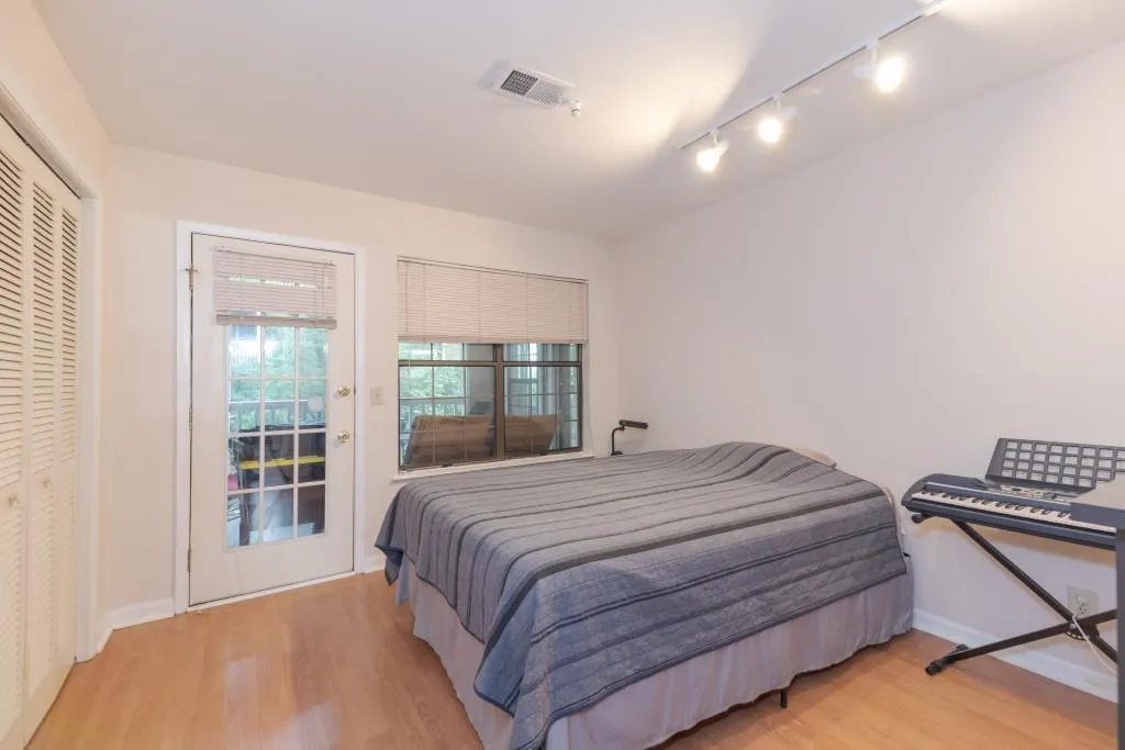 206 Barrington Hills Drive Unit 206, Sandy Springs, Georgia 30350, 3 Bedrooms Bedrooms, ,2 BathroomsBathrooms,Residential,Sold,206 Barrington Hills Drive Unit 206,6019889