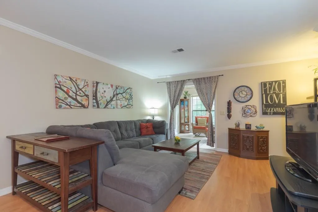 206 Barrington Hills Drive Unit 206, Sandy Springs, Georgia 30350, 3 Bedrooms Bedrooms, ,2 BathroomsBathrooms,Residential,Sold,206 Barrington Hills Drive Unit 206,6019889
