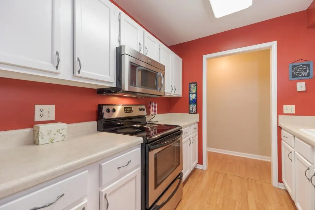 206 Barrington Hills Drive Unit 206, Sandy Springs, Georgia 30350, 3 Bedrooms Bedrooms, ,2 BathroomsBathrooms,Residential,Sold,206 Barrington Hills Drive Unit 206,6019889