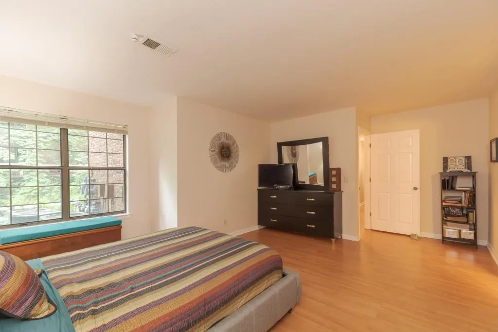 206 Barrington Hills Drive Unit 206, Sandy Springs, Georgia 30350, 3 Bedrooms Bedrooms, ,2 BathroomsBathrooms,Residential,Sold,206 Barrington Hills Drive Unit 206,6019889