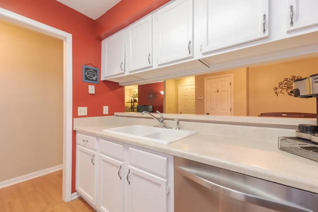 206 Barrington Hills Drive Unit 206, Sandy Springs, Georgia 30350, 3 Bedrooms Bedrooms, ,2 BathroomsBathrooms,Residential,Sold,206 Barrington Hills Drive Unit 206,6019889