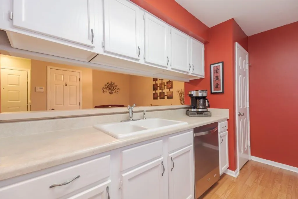 206 Barrington Hills Drive Unit 206, Sandy Springs, Georgia 30350, 3 Bedrooms Bedrooms, ,2 BathroomsBathrooms,Residential,Sold,206 Barrington Hills Drive Unit 206,6019889