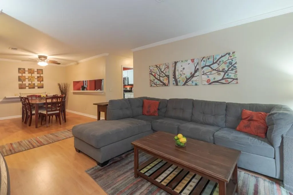 206 Barrington Hills Drive Unit 206, Sandy Springs, Georgia 30350, 3 Bedrooms Bedrooms, ,2 BathroomsBathrooms,Residential,Sold,206 Barrington Hills Drive Unit 206,6019889