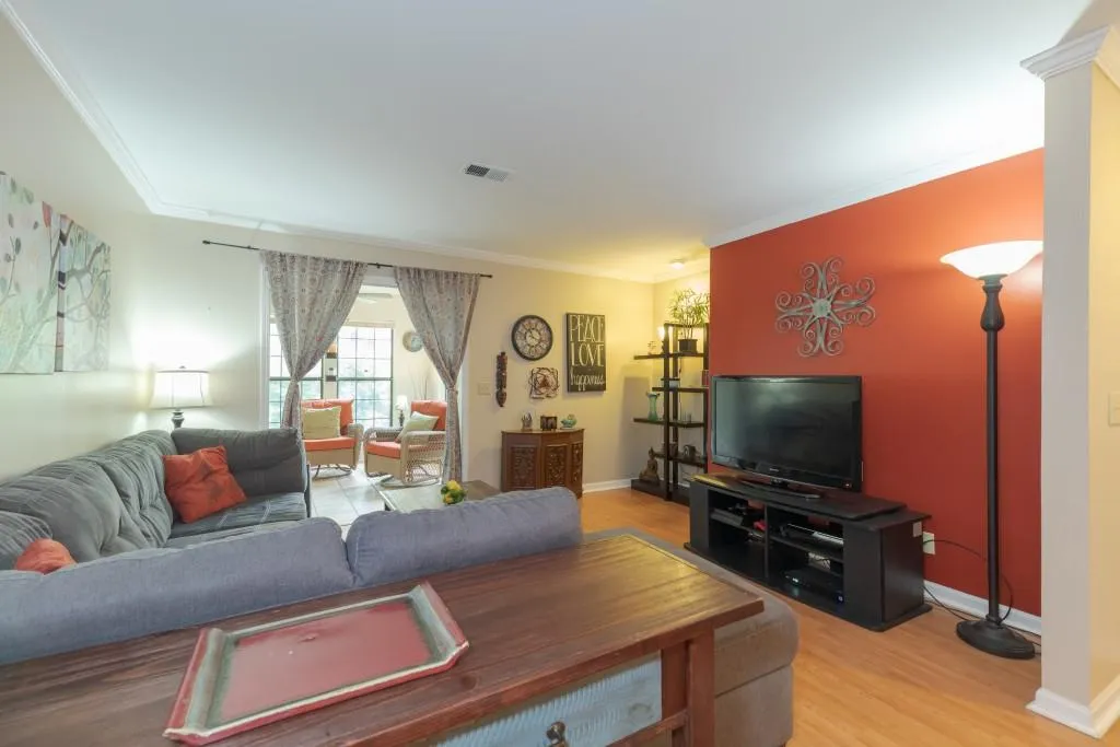 206 Barrington Hills Drive Unit 206, Sandy Springs, Georgia 30350, 3 Bedrooms Bedrooms, ,2 BathroomsBathrooms,Residential,Sold,206 Barrington Hills Drive Unit 206,6019889