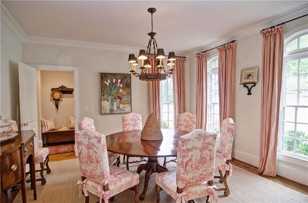4231 Potters Walk Ne, Atlanta, Georgia 30342, 6 Bedrooms Bedrooms, ,5 BathroomsBathrooms,Residential,Sold,4231 Potters Walk Ne,5784829