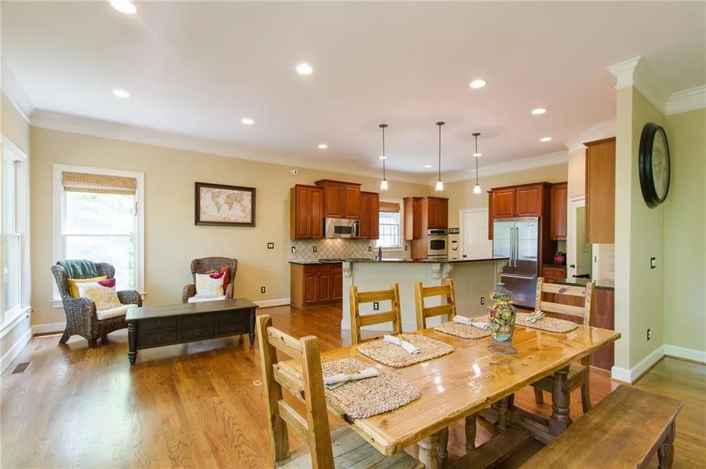 235 Trowbridge Road, Sandy Springs, Georgia 30350, 6 Bedrooms Bedrooms, ,5 BathroomsBathrooms,Residential,Sold,235 Trowbridge Road,5707236