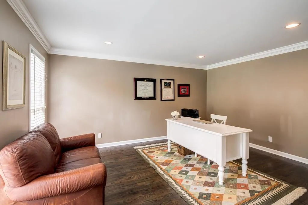 6910 Hunters Knoll, Atlanta, Georgia 30328, 6 Bedrooms Bedrooms, ,5 BathroomsBathrooms,Residential,Sold,6910 Hunters Knoll,5856603