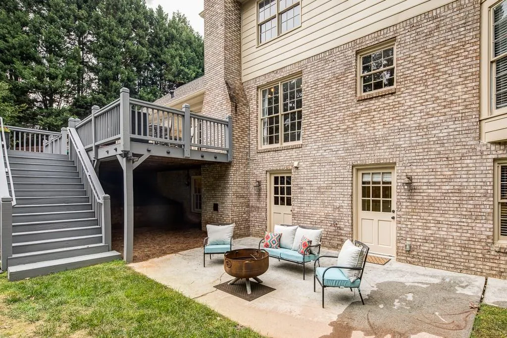 6910 Hunters Knoll, Atlanta, Georgia 30328, 6 Bedrooms Bedrooms, ,5 BathroomsBathrooms,Residential,Sold,6910 Hunters Knoll,5856603