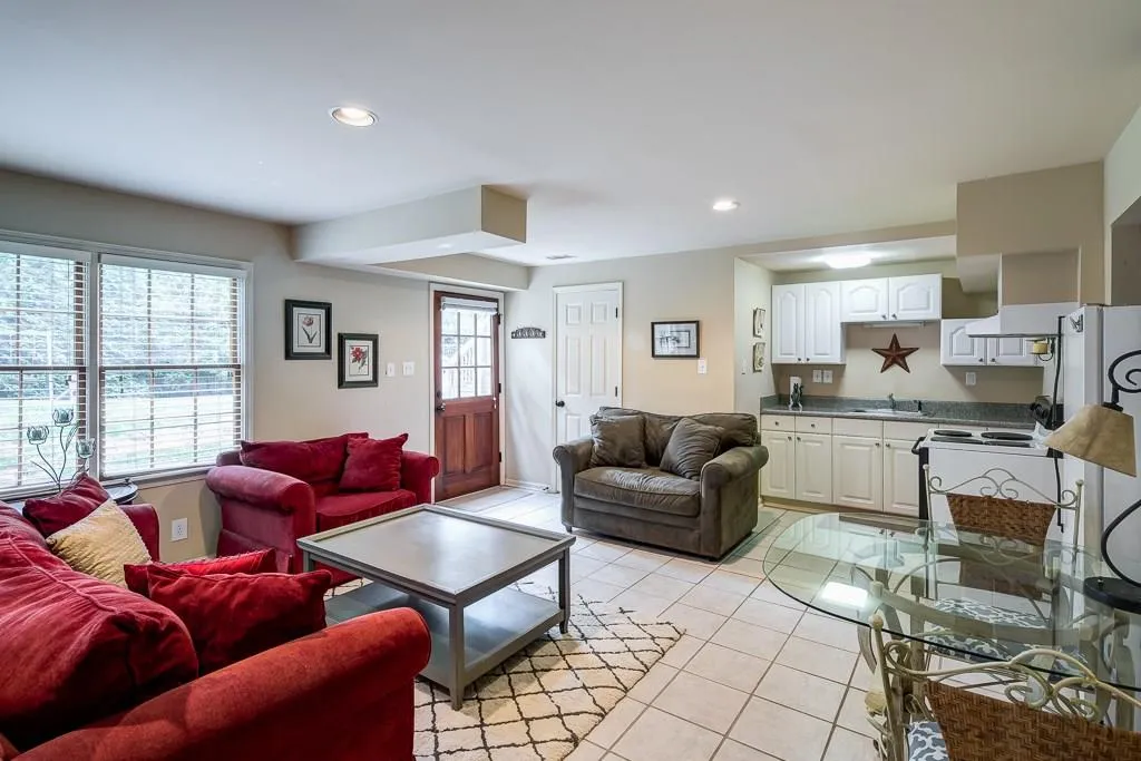 6910 Hunters Knoll, Atlanta, Georgia 30328, 6 Bedrooms Bedrooms, ,5 BathroomsBathrooms,Residential,Sold,6910 Hunters Knoll,5856603