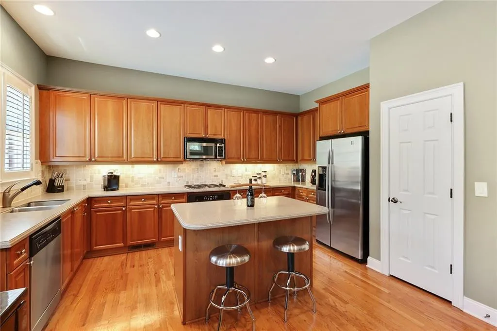 3002 Riverstone Trail, Atlanta, Georgia 30339, 3 Bedrooms Bedrooms, ,3 BathroomsBathrooms,Residential,Sold,3002 Riverstone Trail,5872798