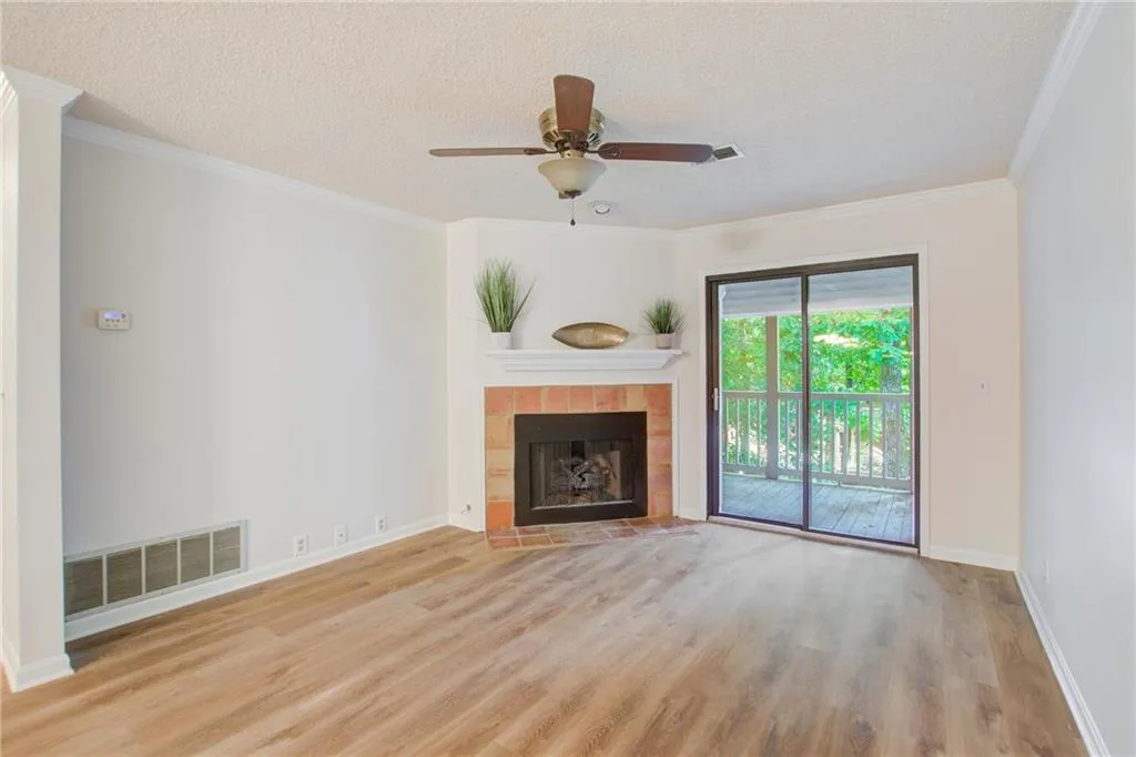 305 Barrington Hills Drive, Sandy Springs, Georgia 30350, 2 Bedrooms Bedrooms, ,2 BathroomsBathrooms,Residential,Sold,305 Barrington Hills Drive,7087620