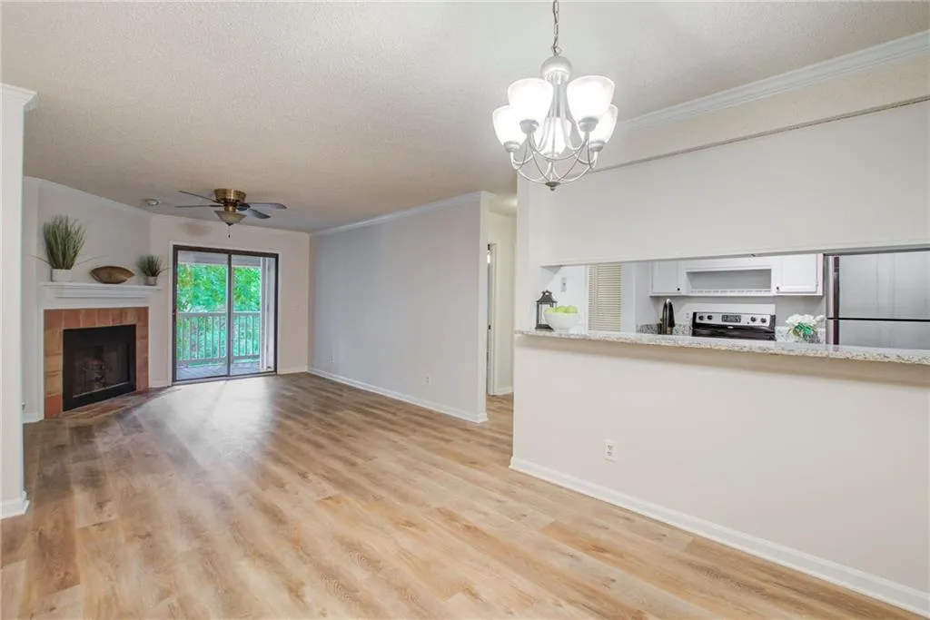 305 Barrington Hills Drive, Sandy Springs, Georgia 30350, 2 Bedrooms Bedrooms, ,2 BathroomsBathrooms,Residential,Sold,305 Barrington Hills Drive,7087620