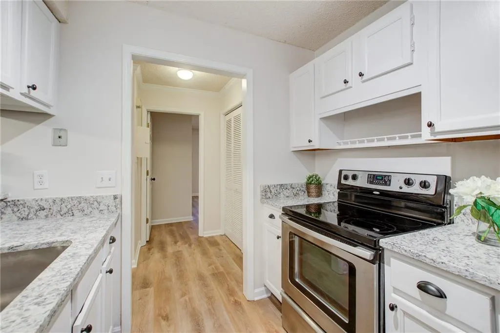 305 Barrington Hills Drive, Sandy Springs, Georgia 30350, 2 Bedrooms Bedrooms, ,2 BathroomsBathrooms,Residential,Sold,305 Barrington Hills Drive,7087620