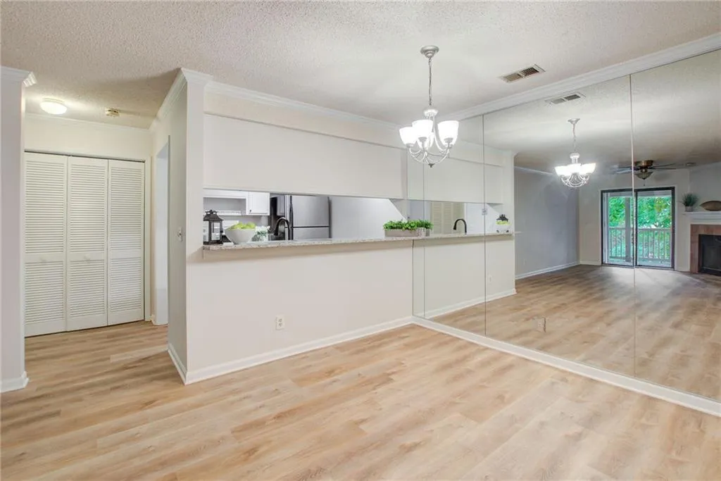 305 Barrington Hills Drive, Sandy Springs, Georgia 30350, 2 Bedrooms Bedrooms, ,2 BathroomsBathrooms,Residential,Sold,305 Barrington Hills Drive,7087620