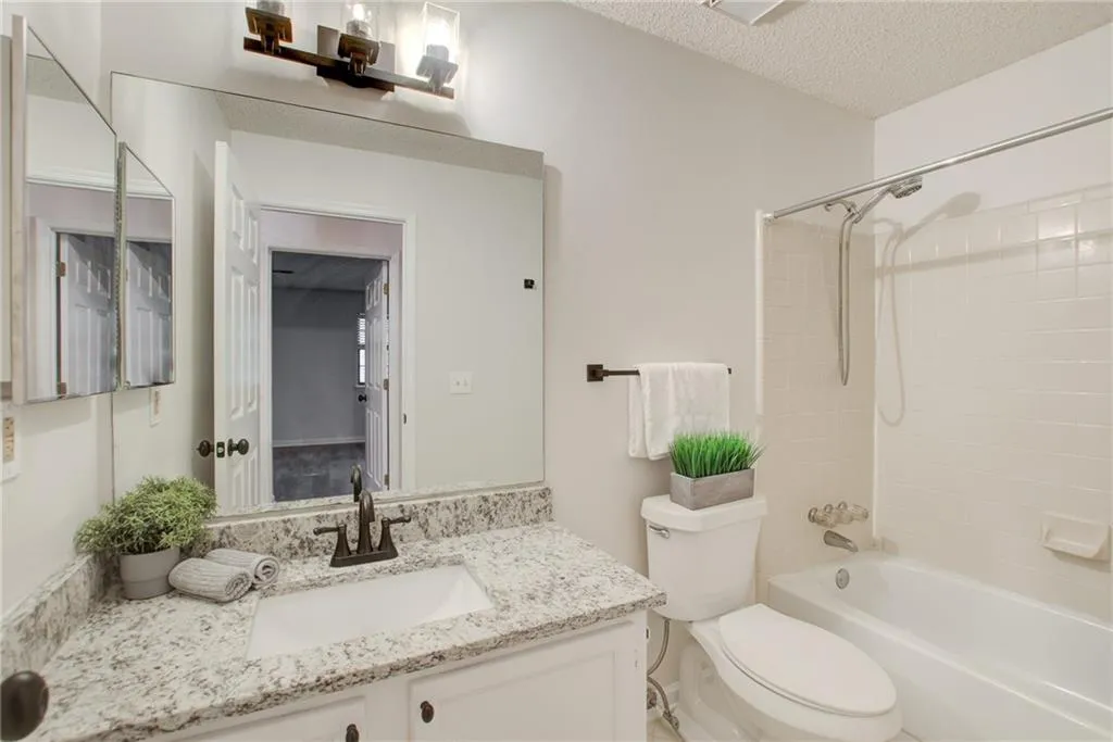 305 Barrington Hills Drive, Sandy Springs, Georgia 30350, 2 Bedrooms Bedrooms, ,2 BathroomsBathrooms,Residential,Sold,305 Barrington Hills Drive,7087620